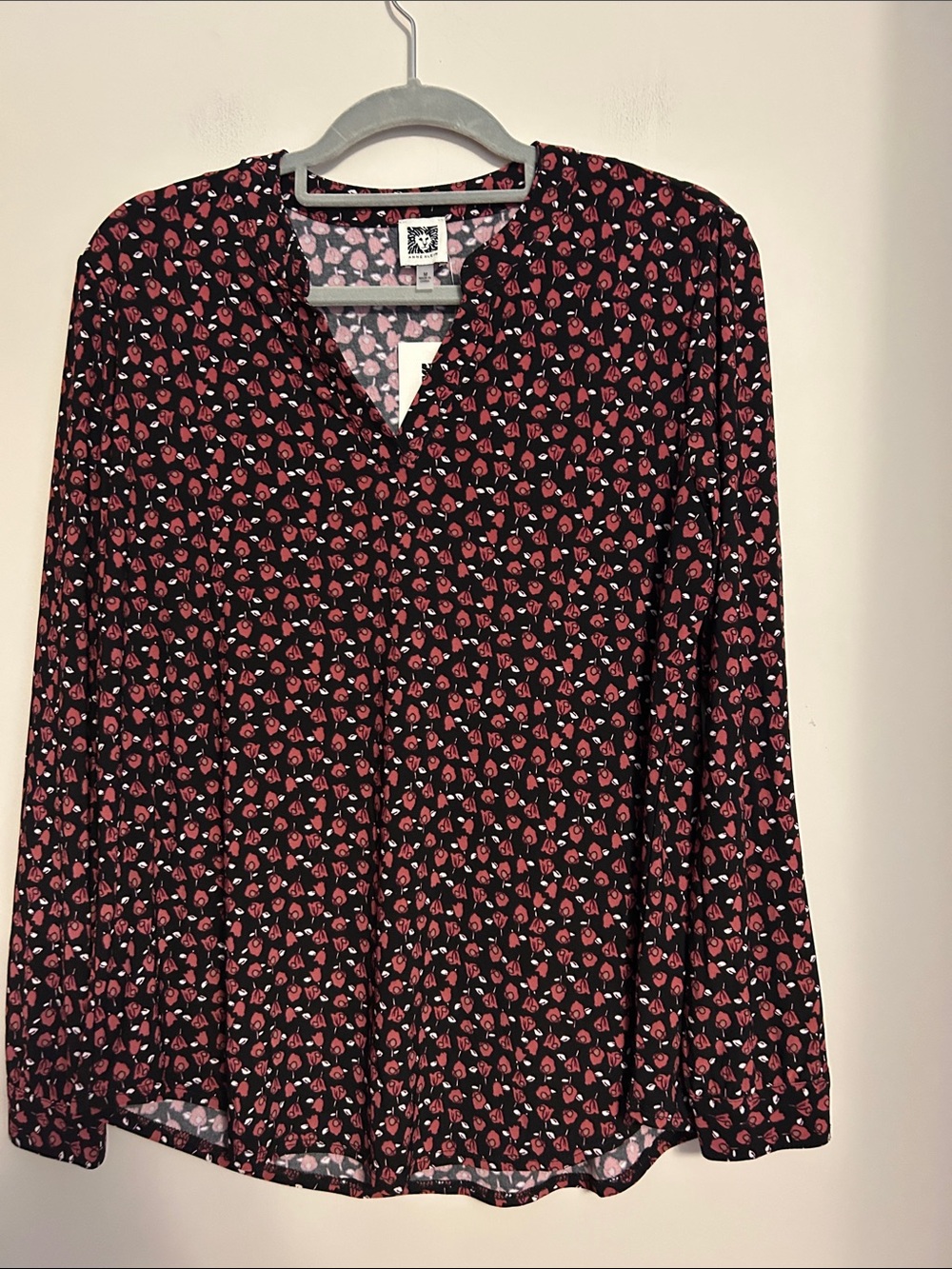Anne Klein polyester pullover long sleeve black/dusty rose print size M  new/tag